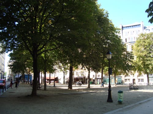 La pequeña Place Dauphine, rincón secreto de París