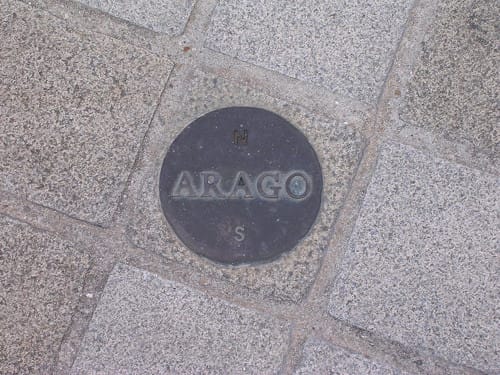 Medallones de Arago, el monumento invisible