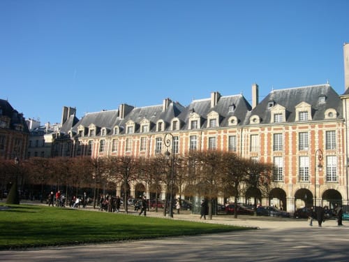 La Place des Vosges, la más antigua de París